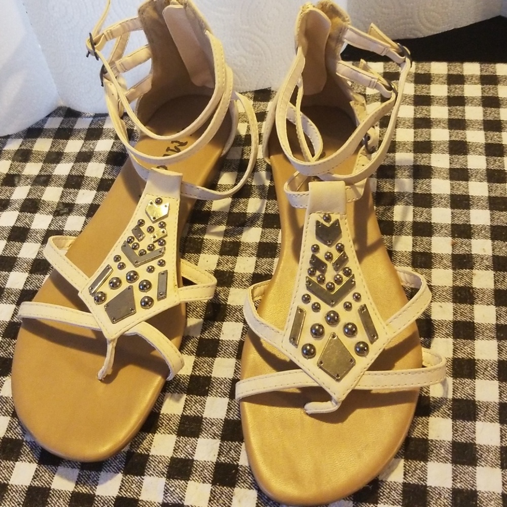 Never worn New Mudd Sandals cream color